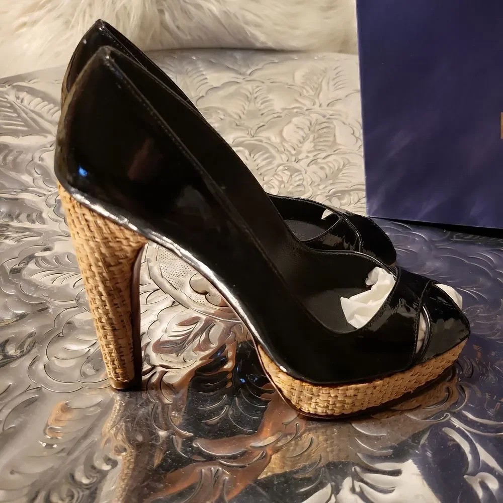 Expump black soft patent by Stuart Weitzman,  sz.7 med.